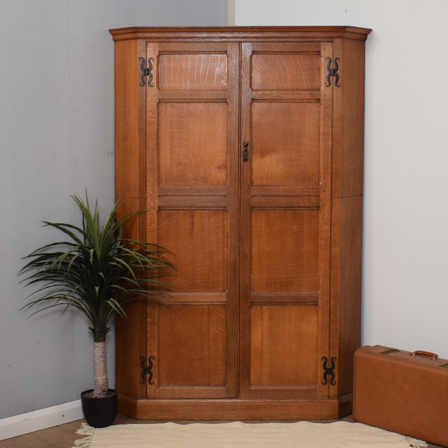 Corner Hallrobe