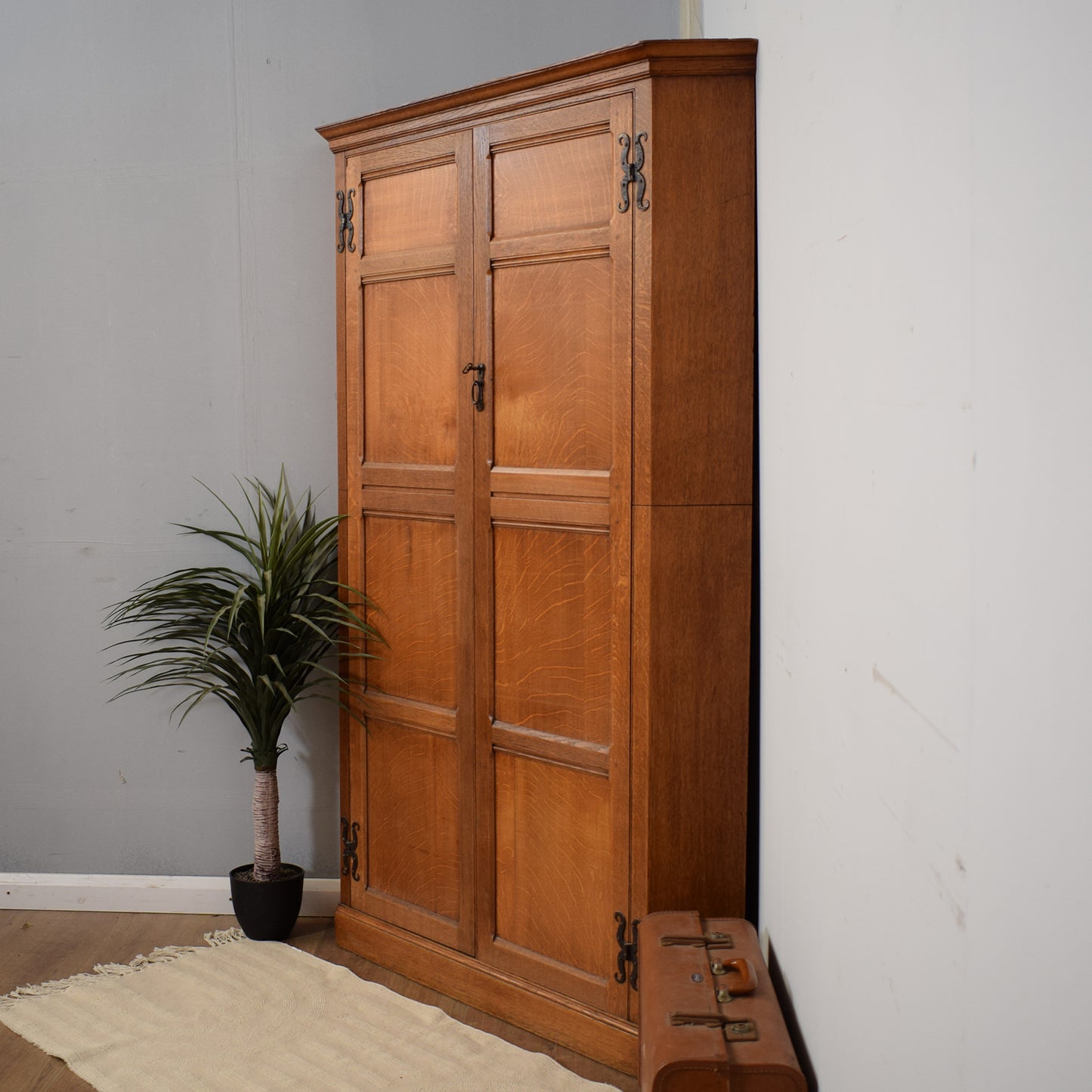 Corner Hallrobe