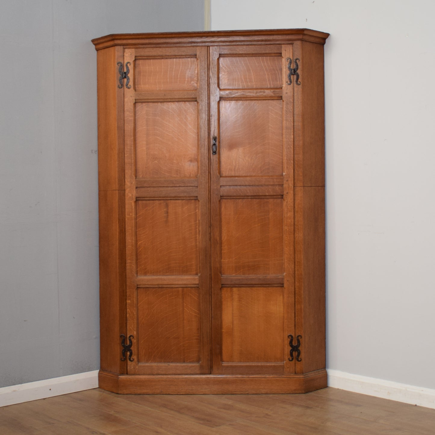 Corner Hallrobe