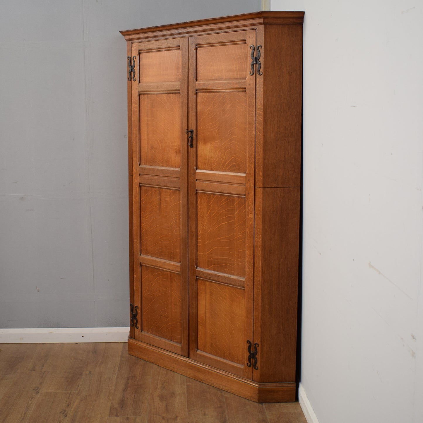 Corner Hallrobe