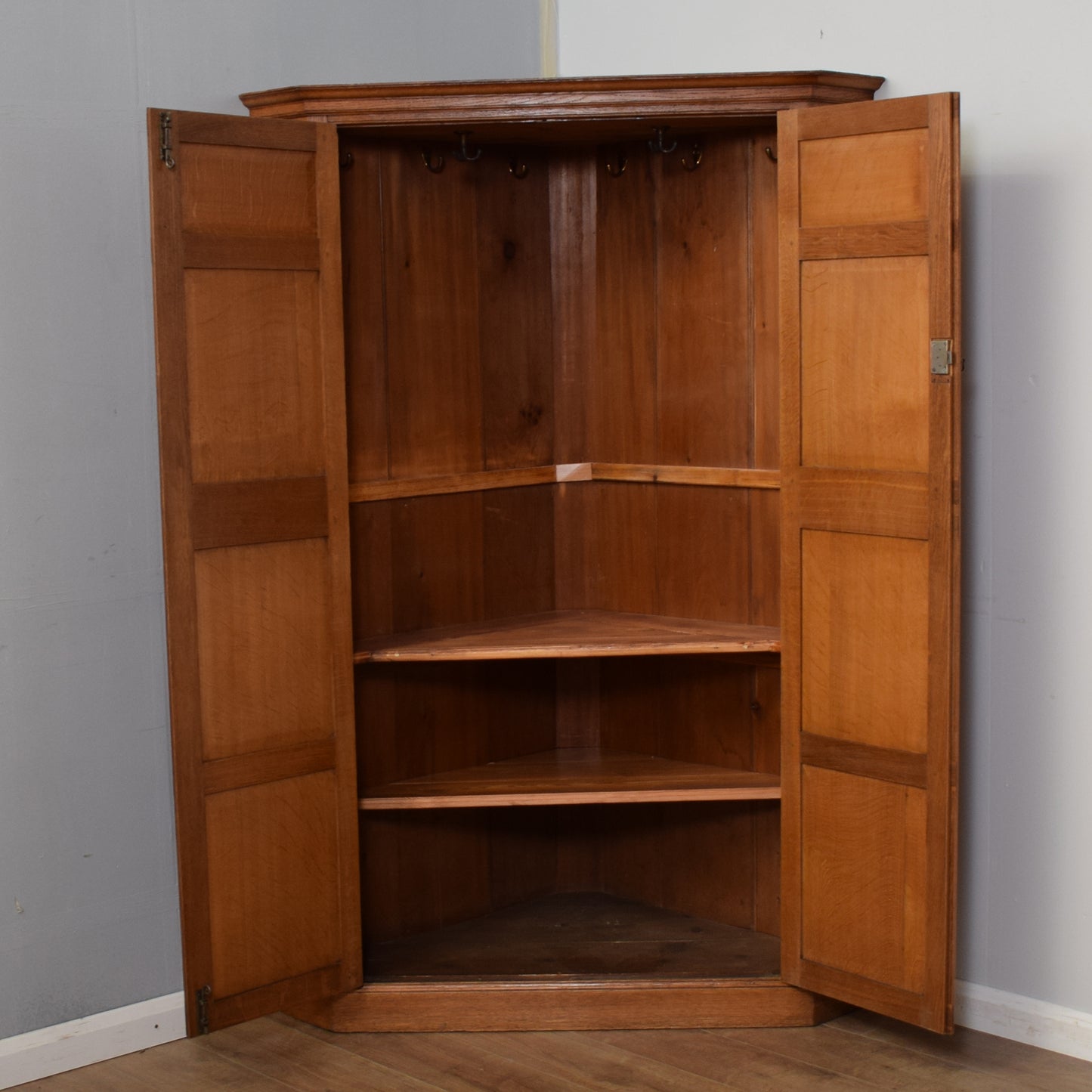 Corner Hallrobe