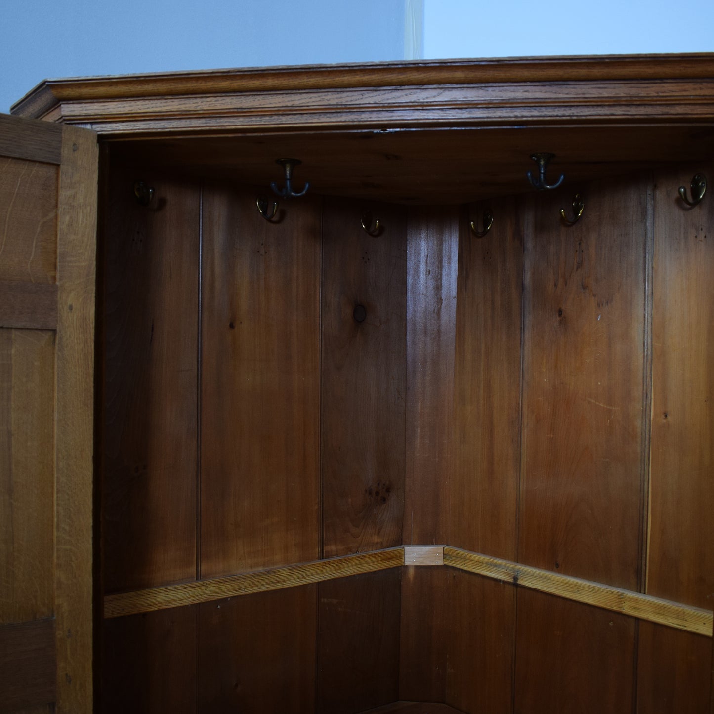 Corner Hallrobe