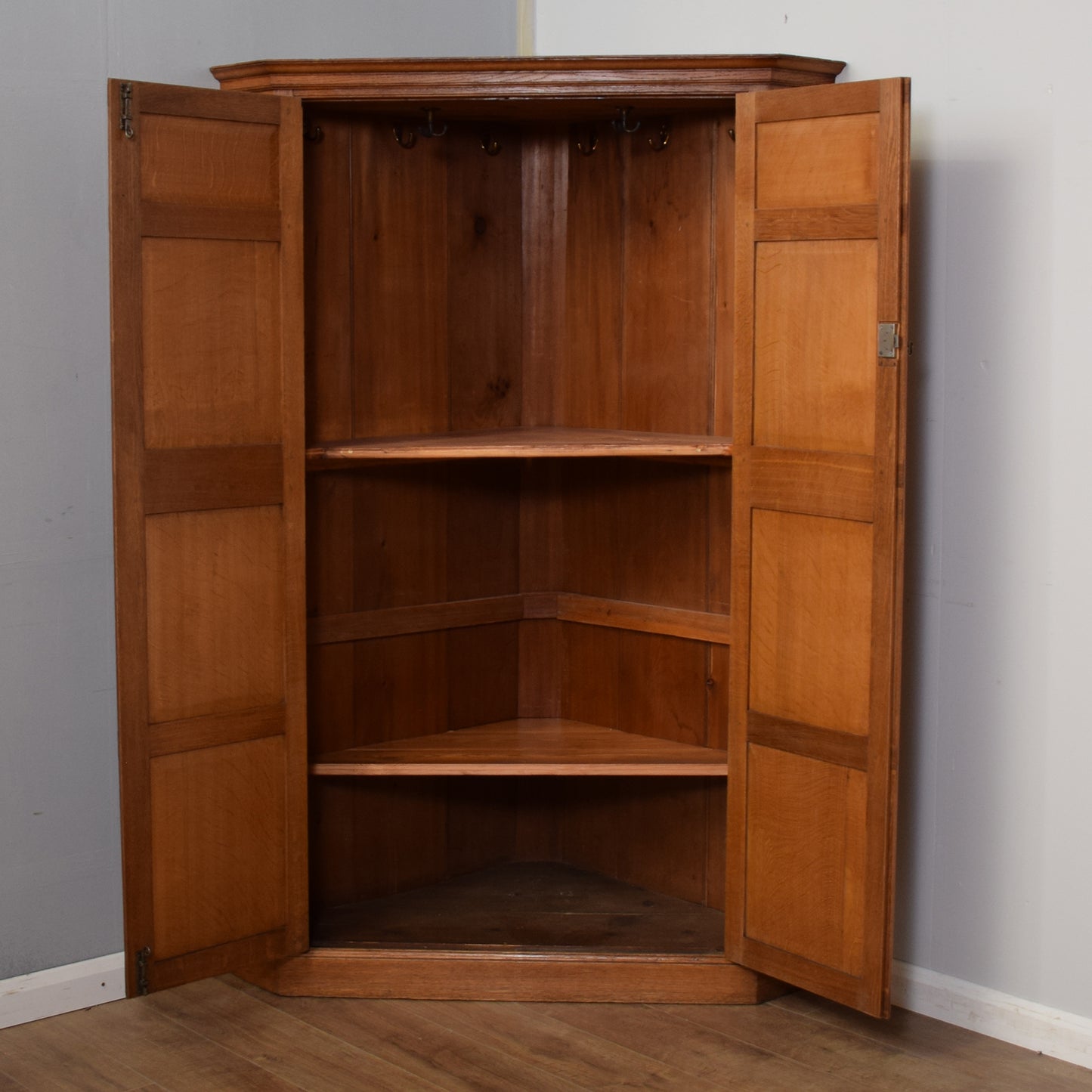 Corner Hallrobe
