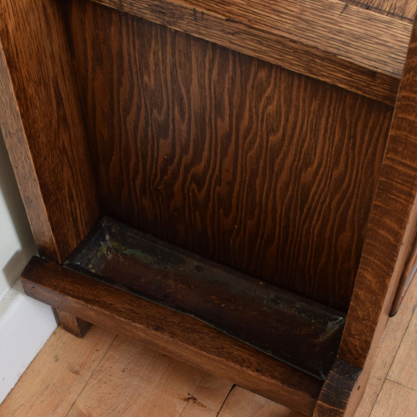 Restored Oak Settle