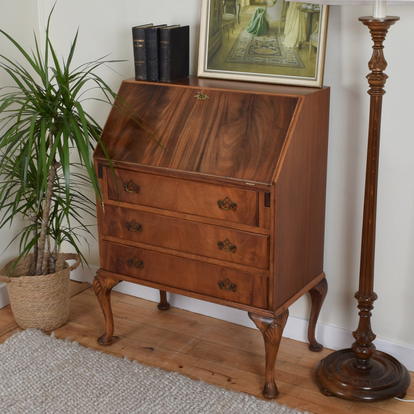 Walnut Veneer Bureau