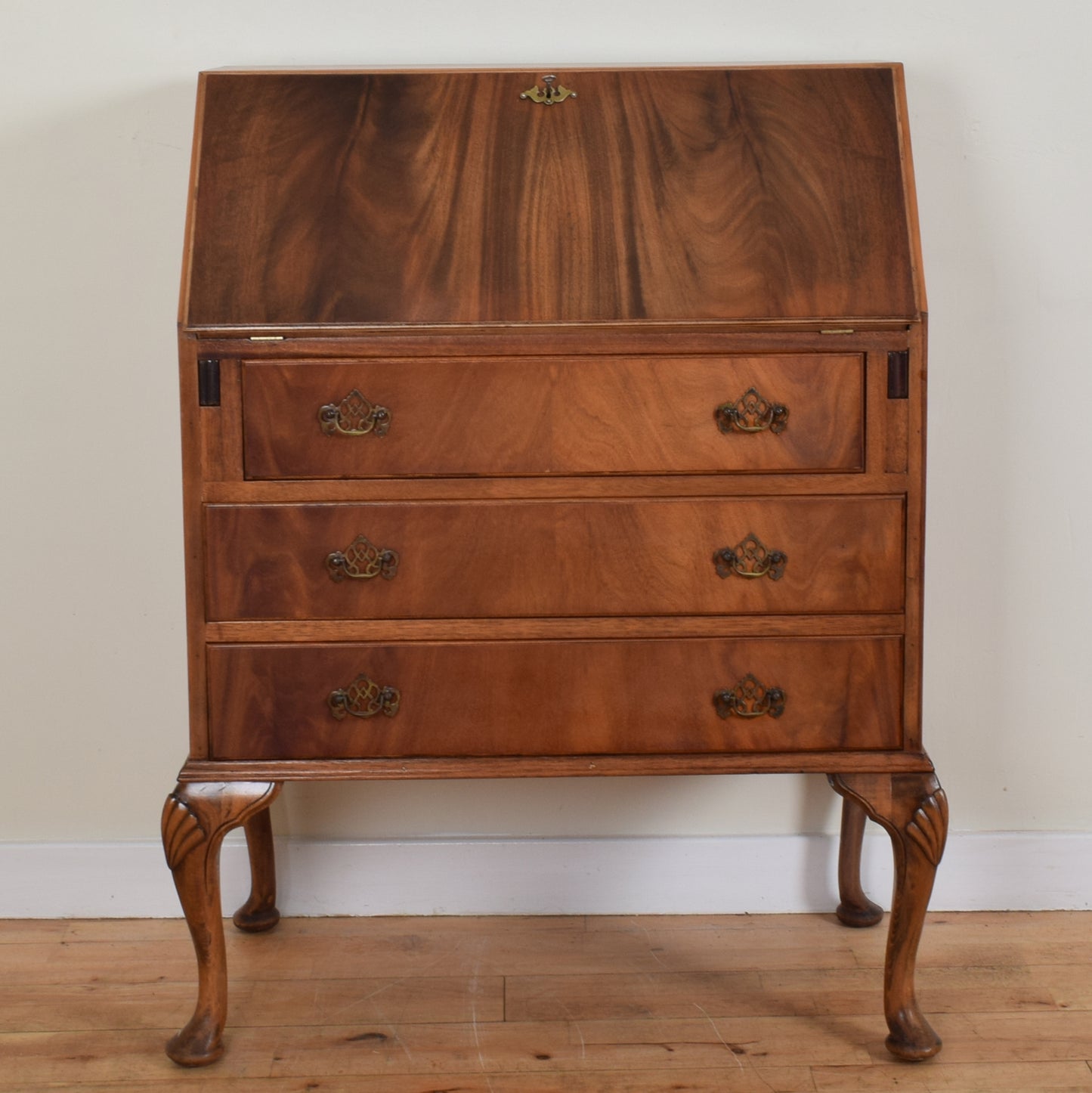 Walnut Veneer Bureau