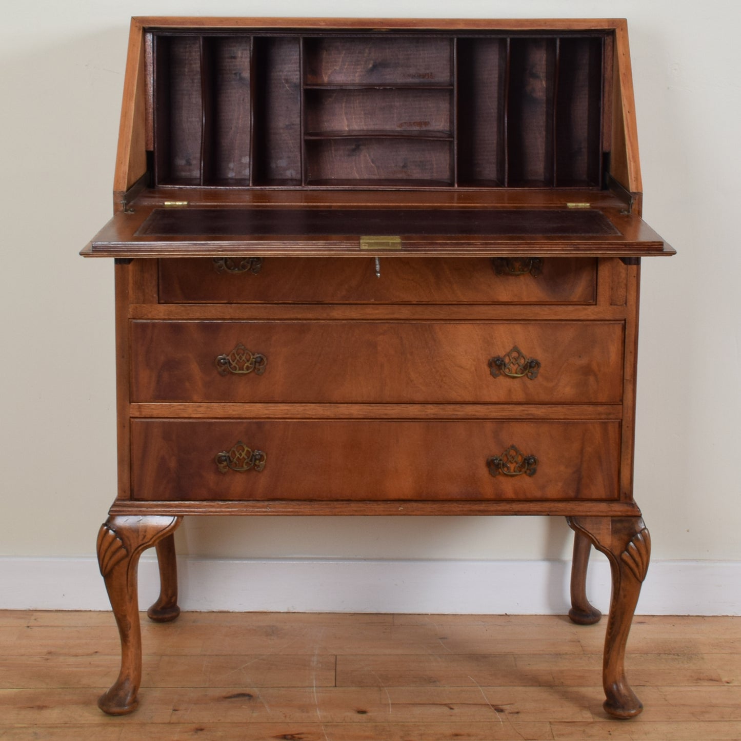 Walnut Veneer Bureau