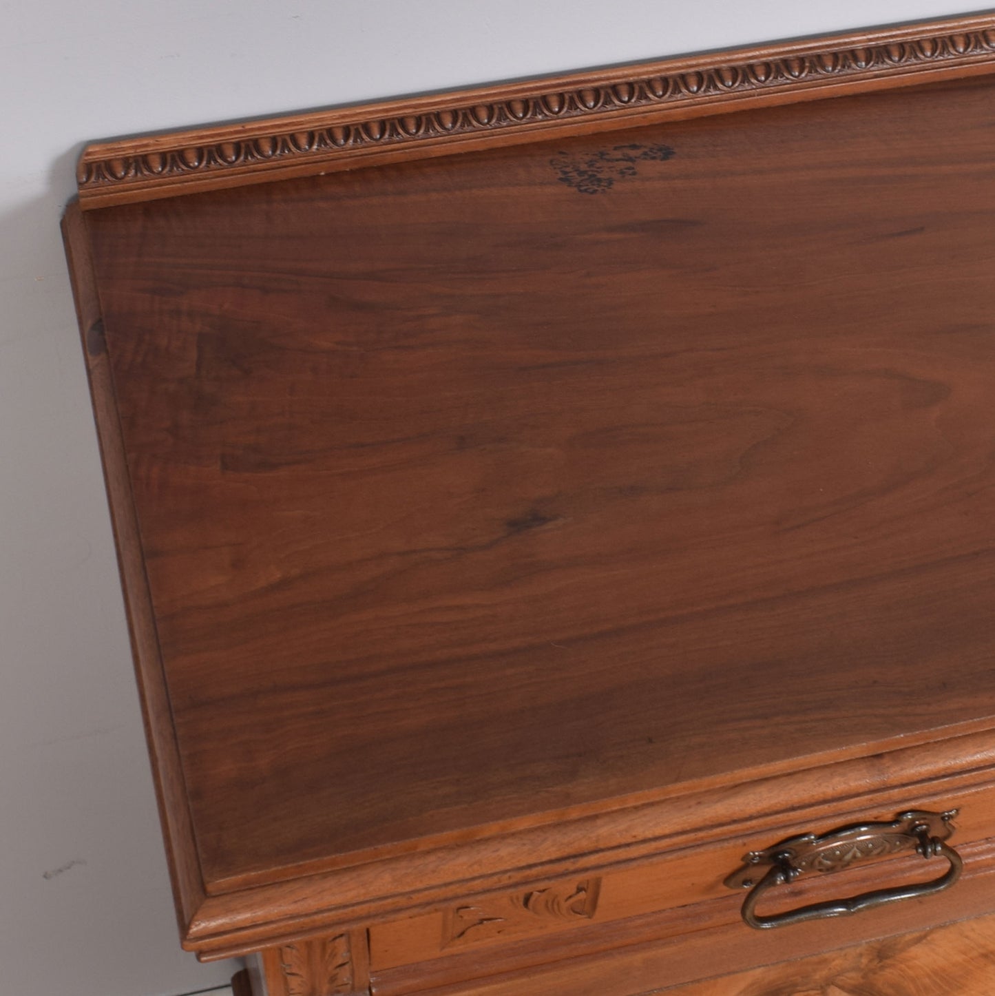 Georgian Walnut Chest of Drawers