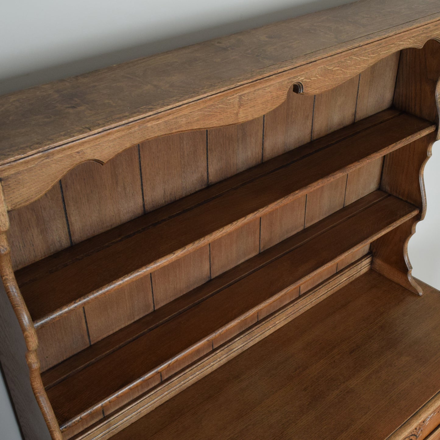 Old Charm Dresser