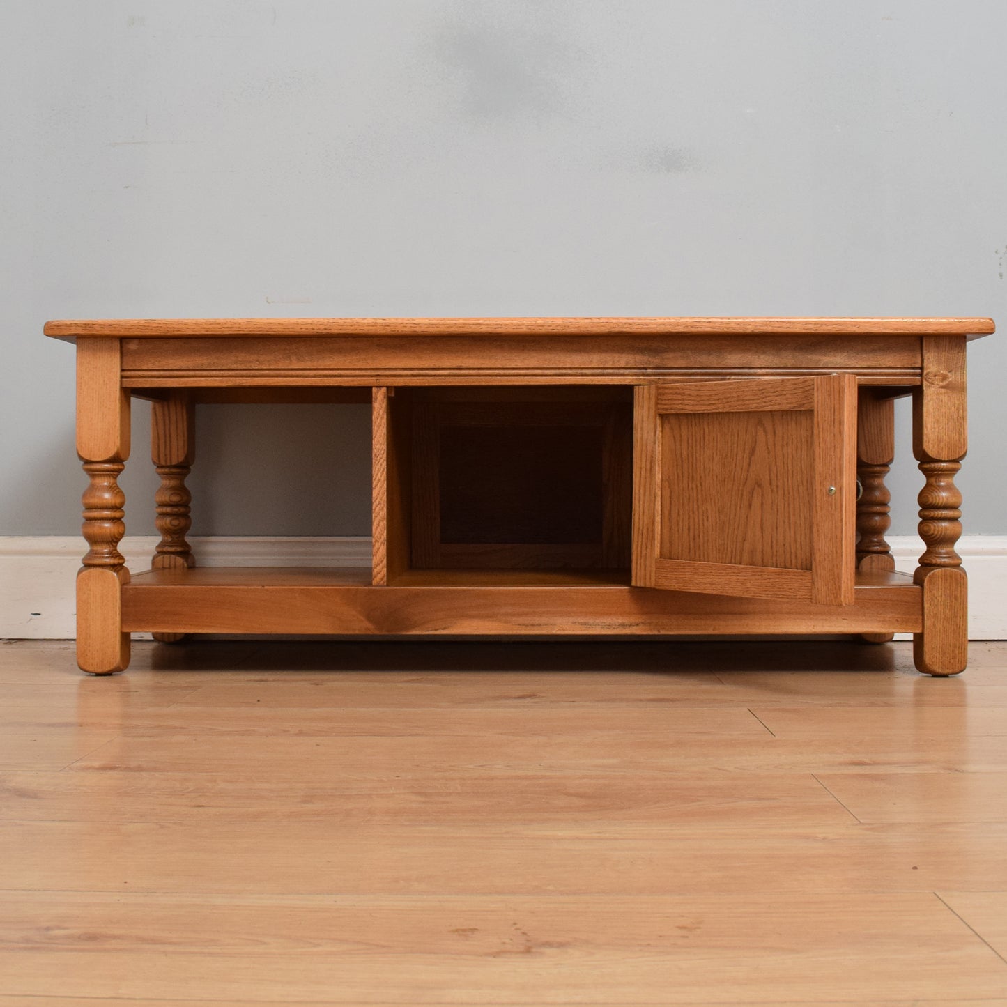 Old Charm Coffee Table