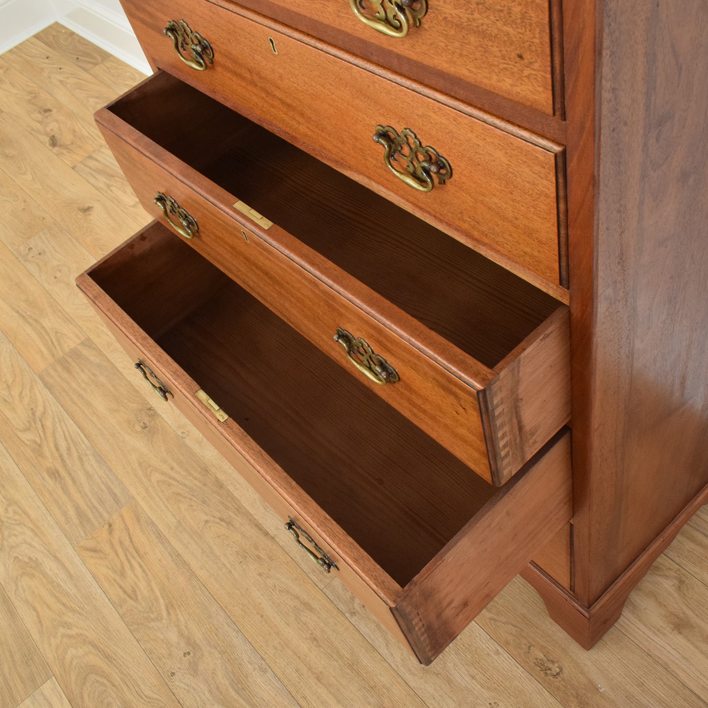 Mahogany Chest Of Drawers