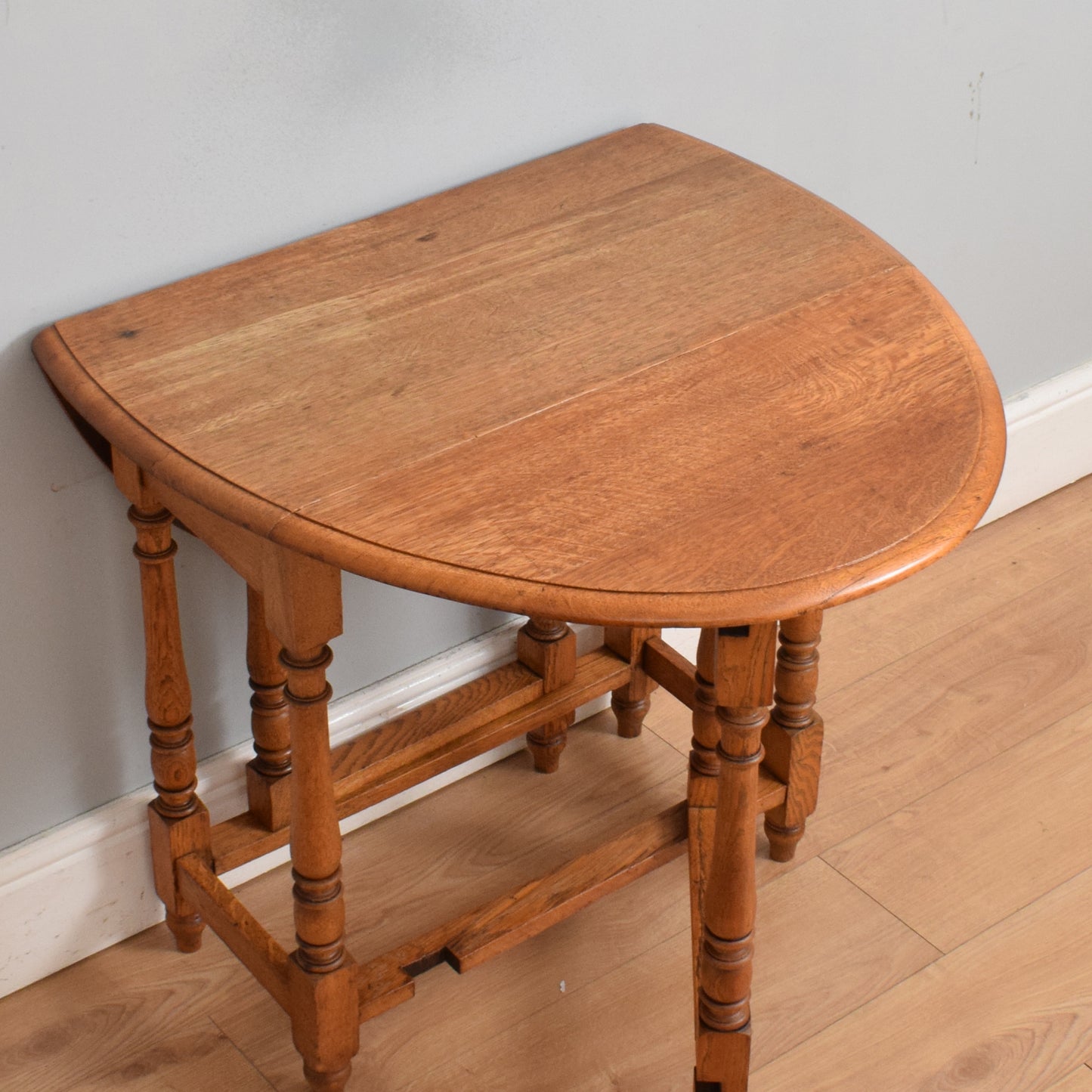 Traditional Oak Drop-Leaf Table