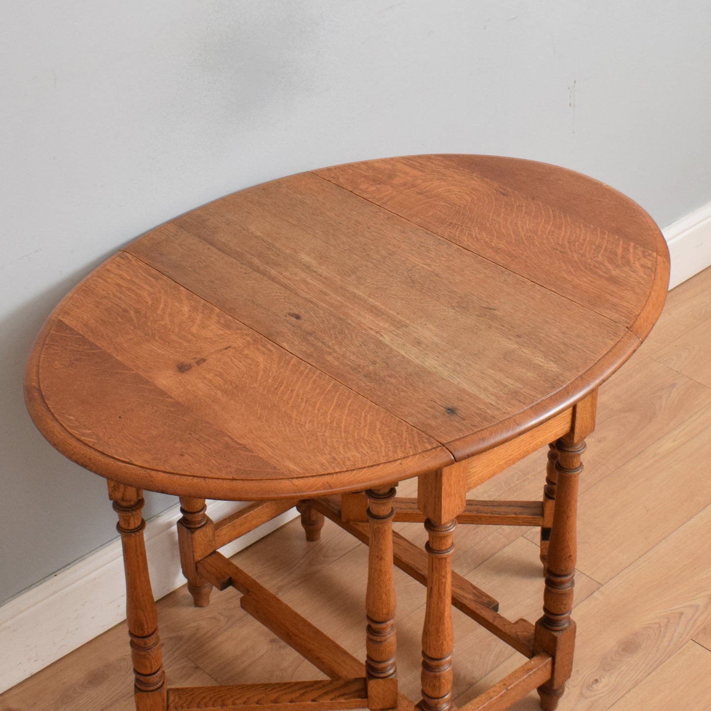 Traditional Oak Drop-Leaf Table
