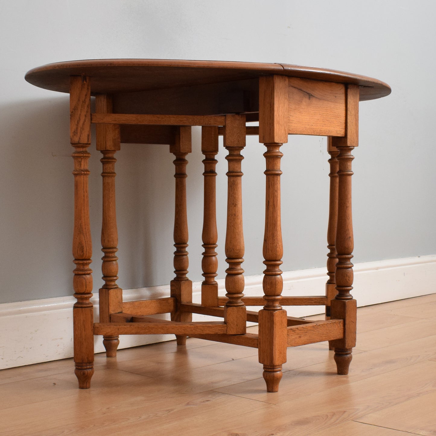 Traditional Oak Drop-Leaf Table