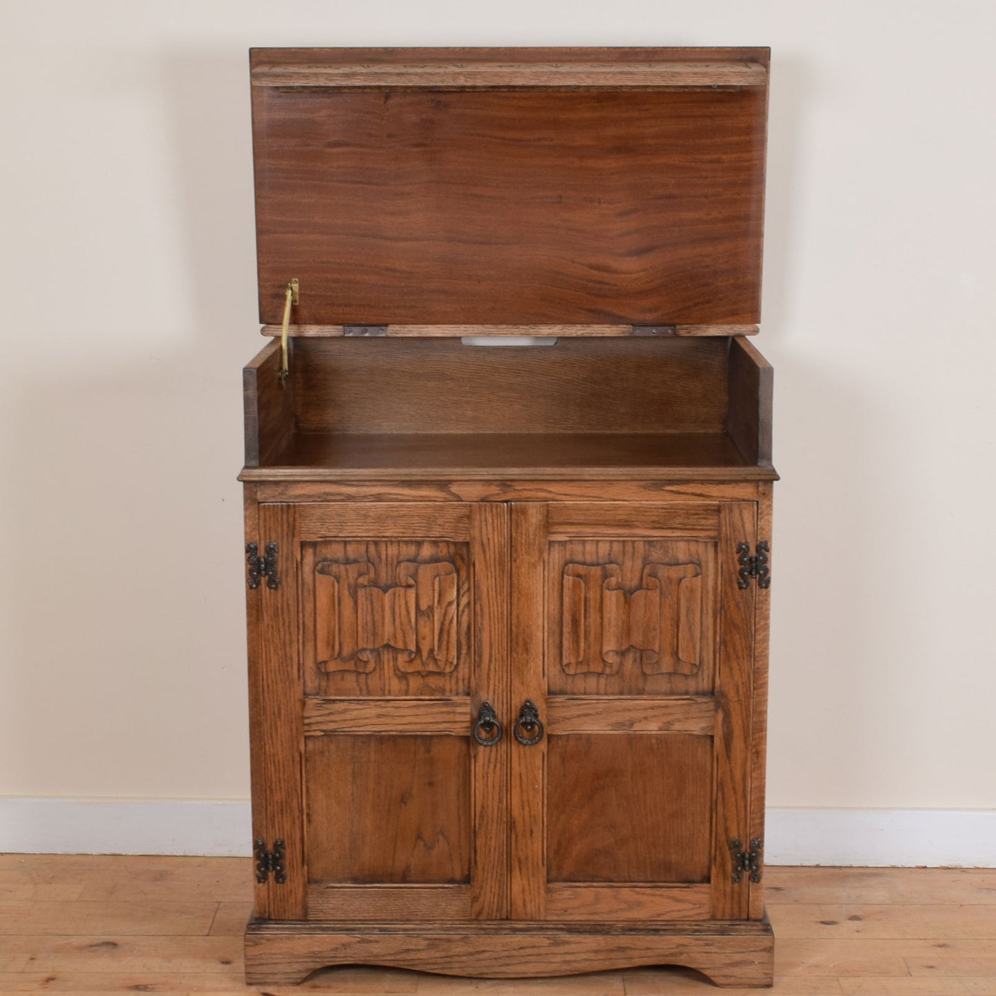Carved Oak Hi-Fi Cabinet