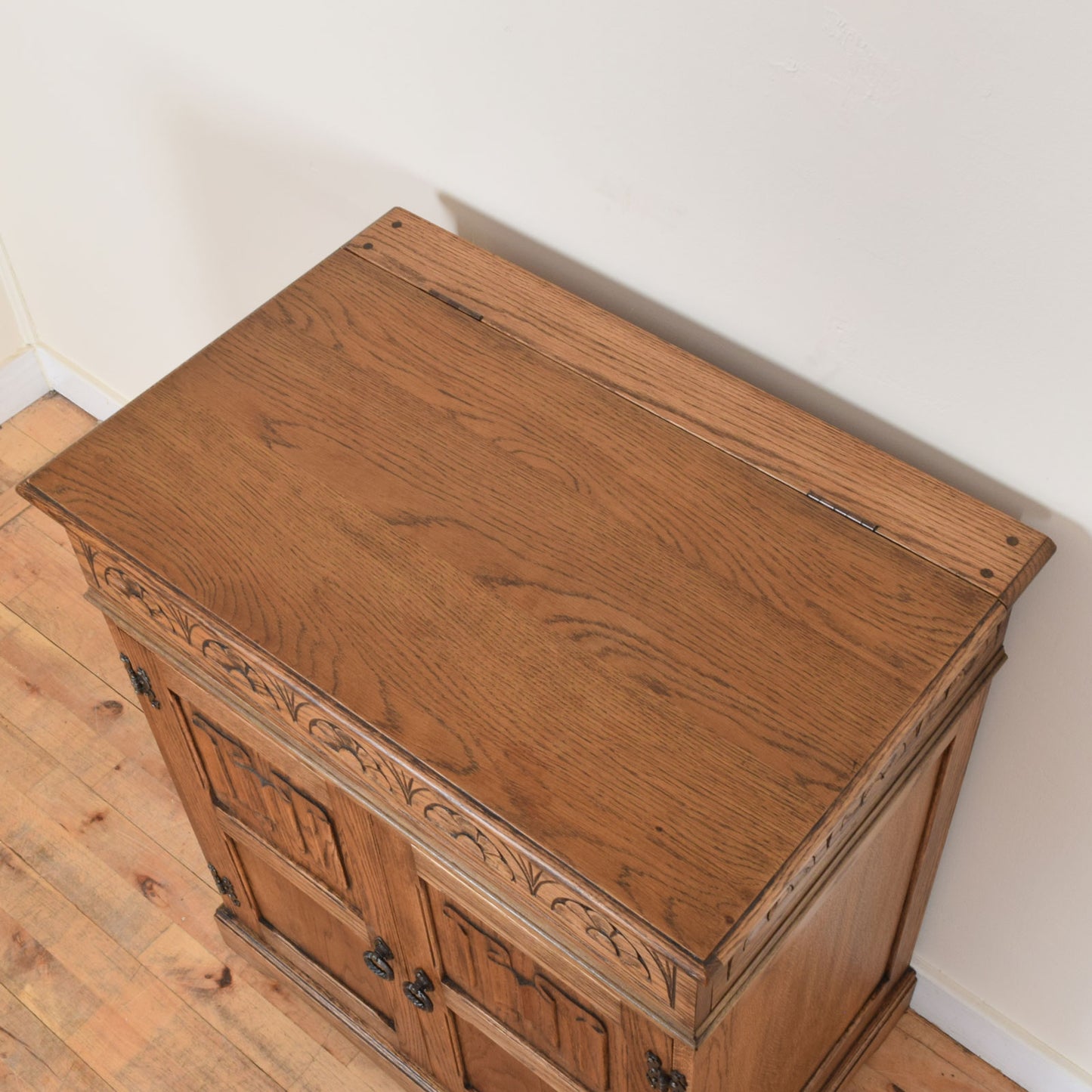 Carved Oak Hi-Fi Cabinet