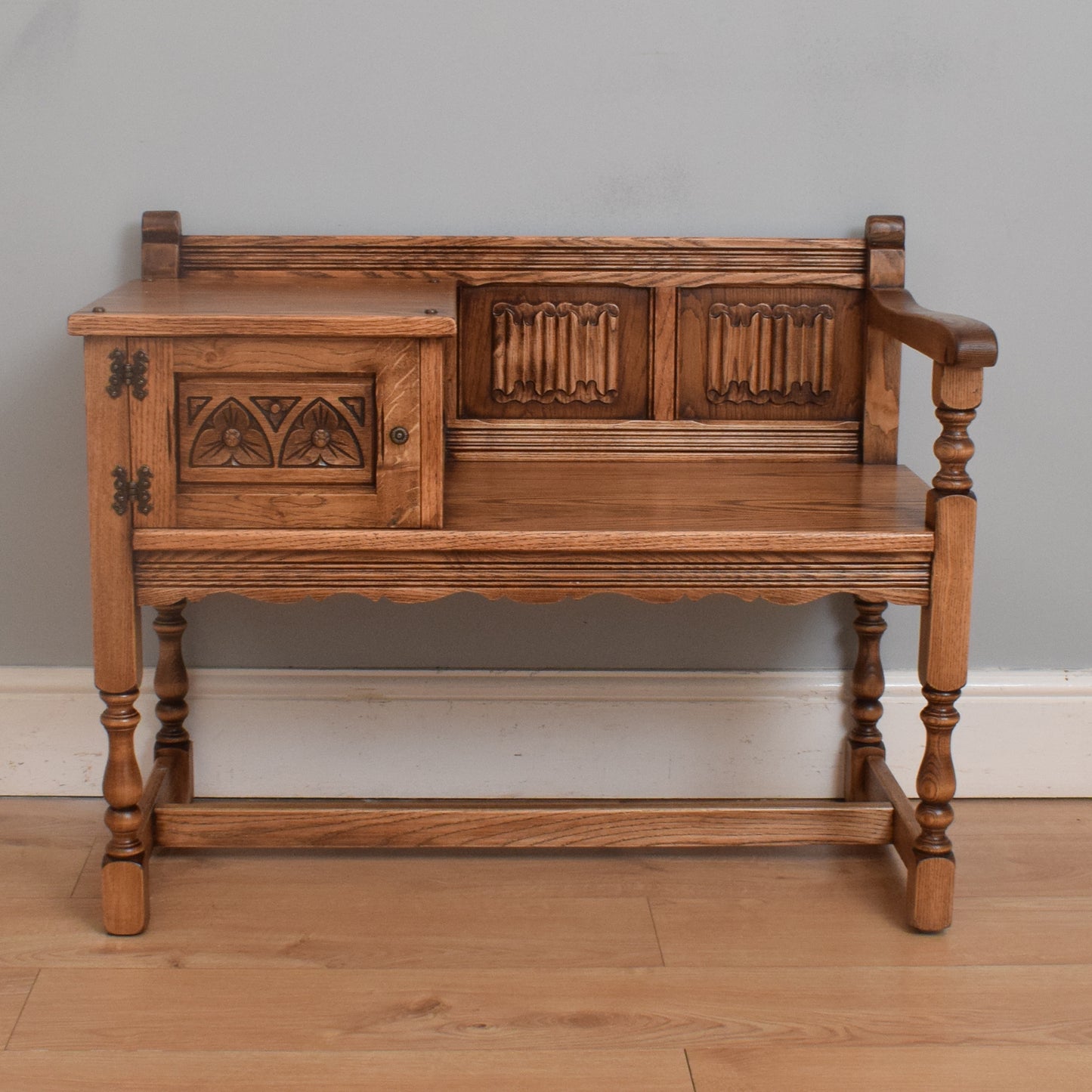 Old Charm Telephone Table