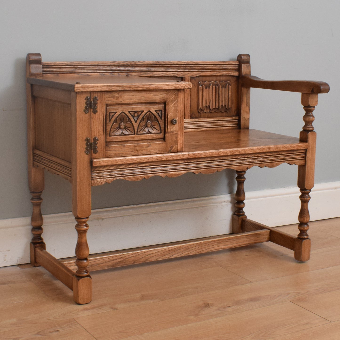 Old Charm Telephone Table