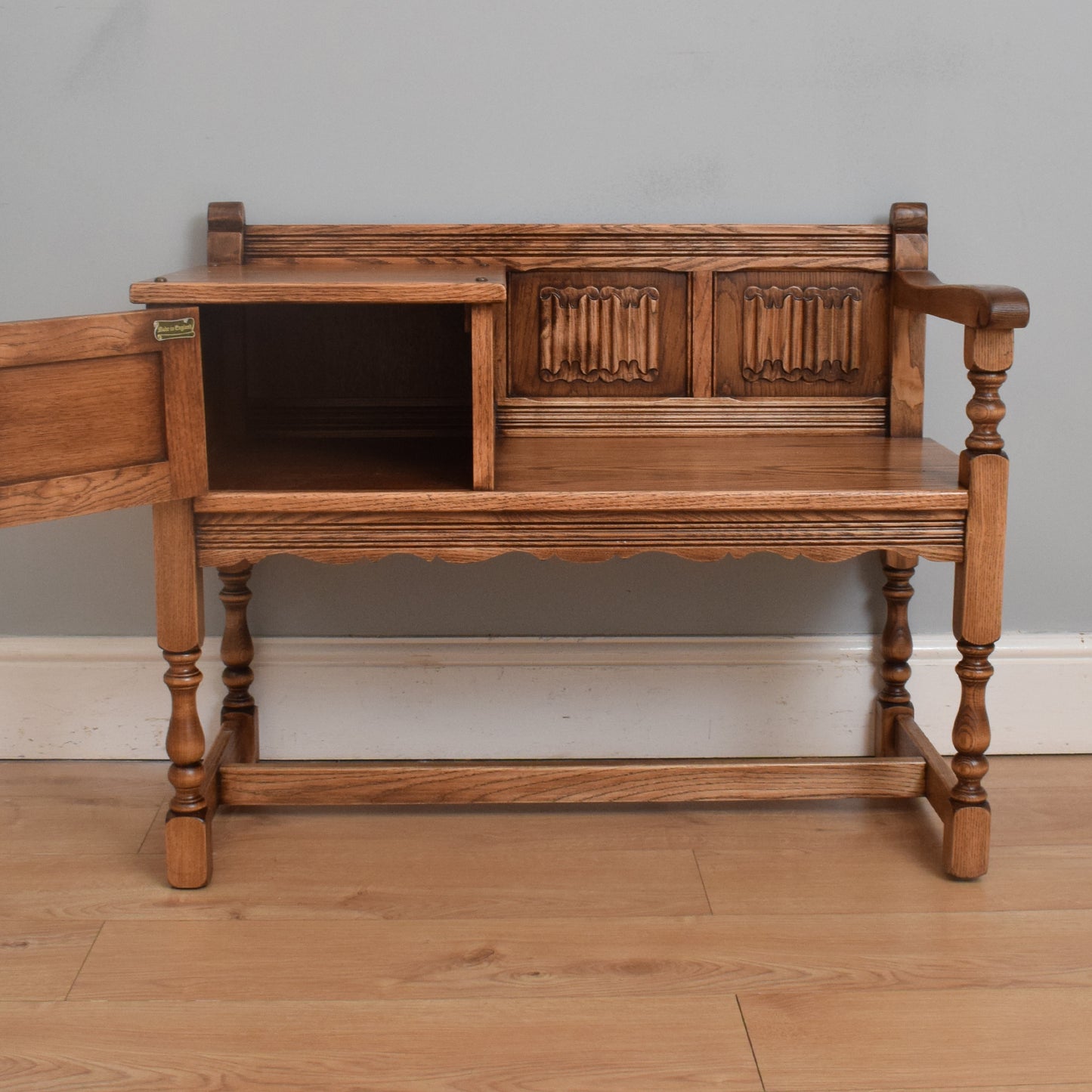 Old Charm Telephone Table
