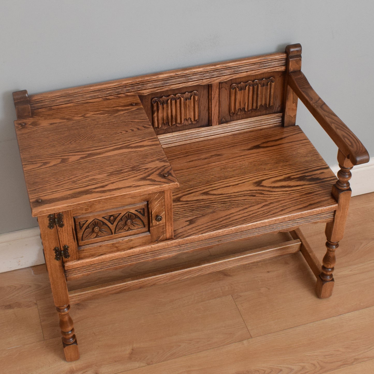 Old Charm Telephone Table