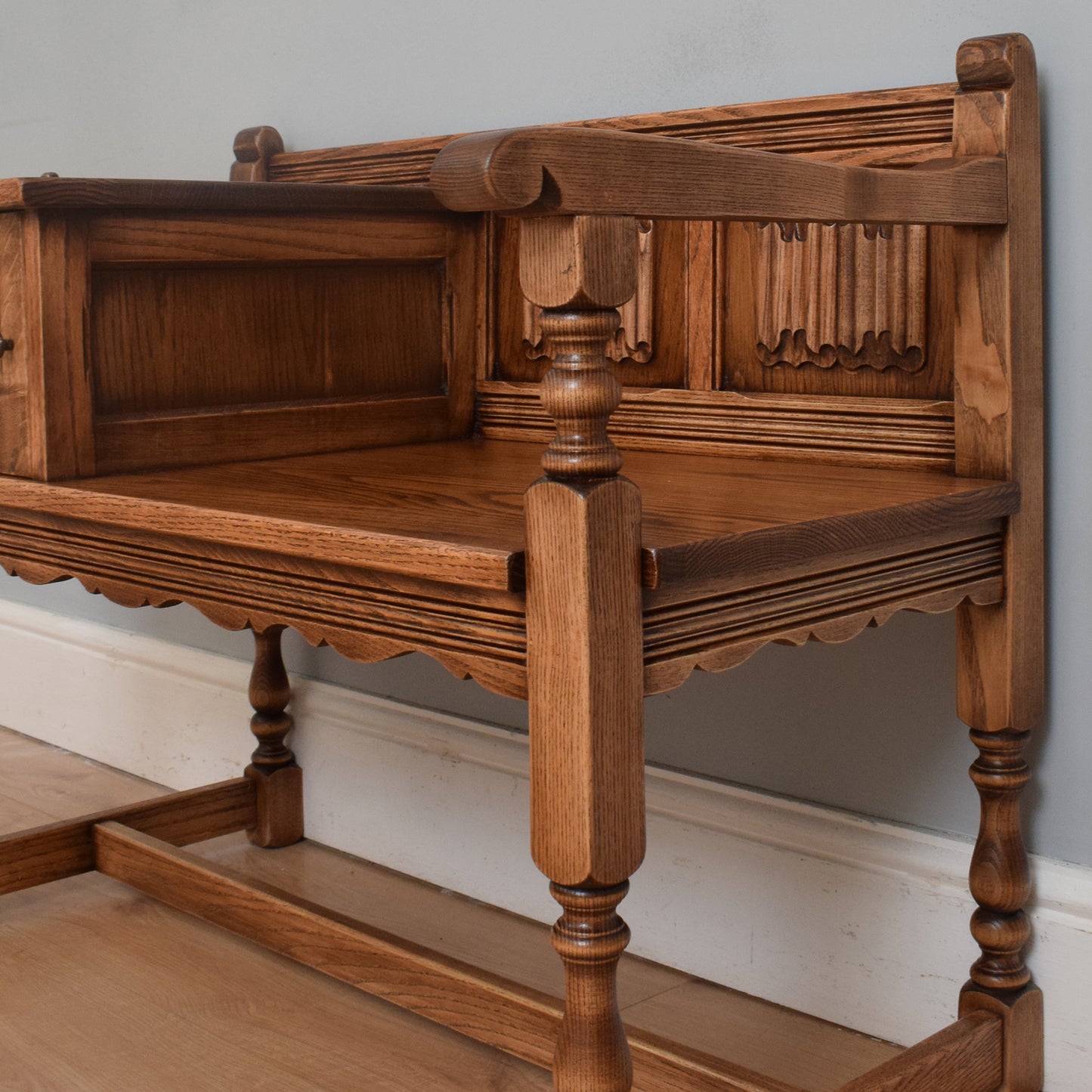 Old Charm Telephone Table
