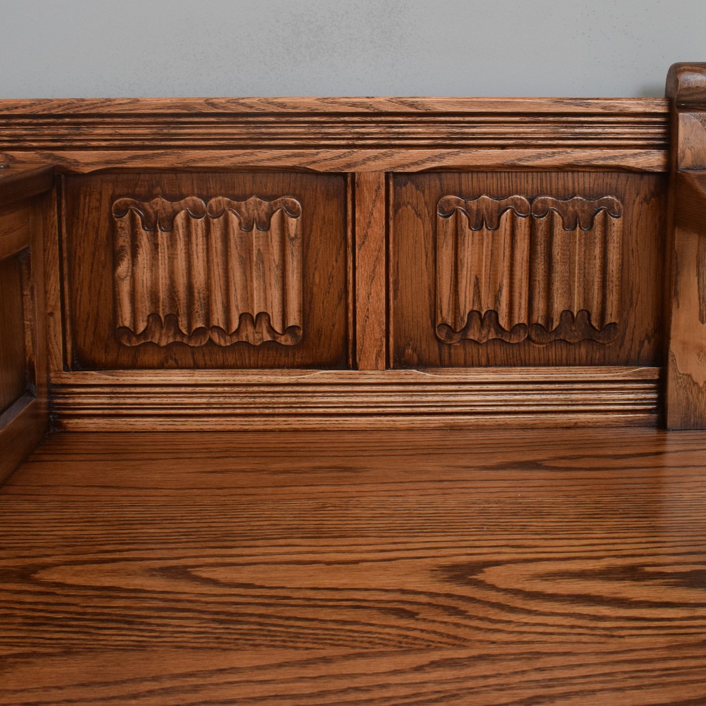 Old Charm Telephone Table