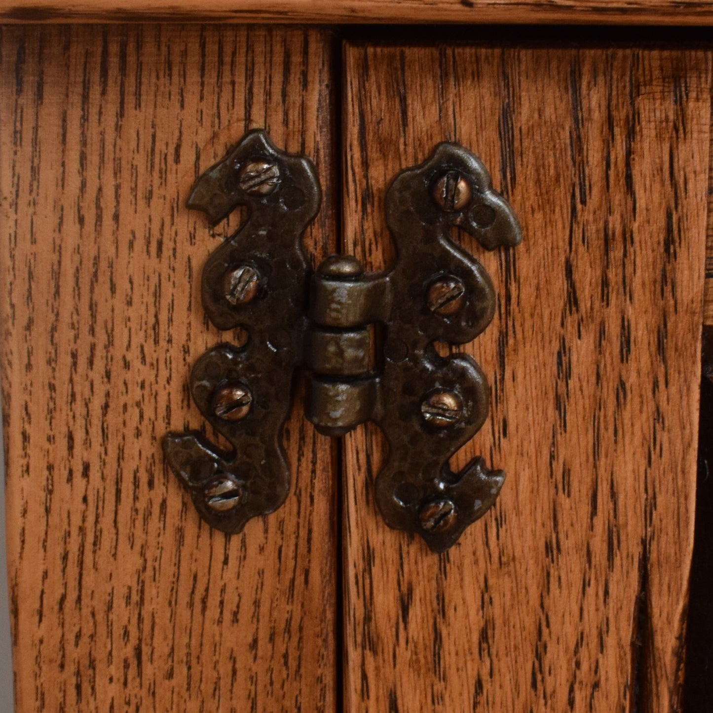 Old Charm Telephone Table