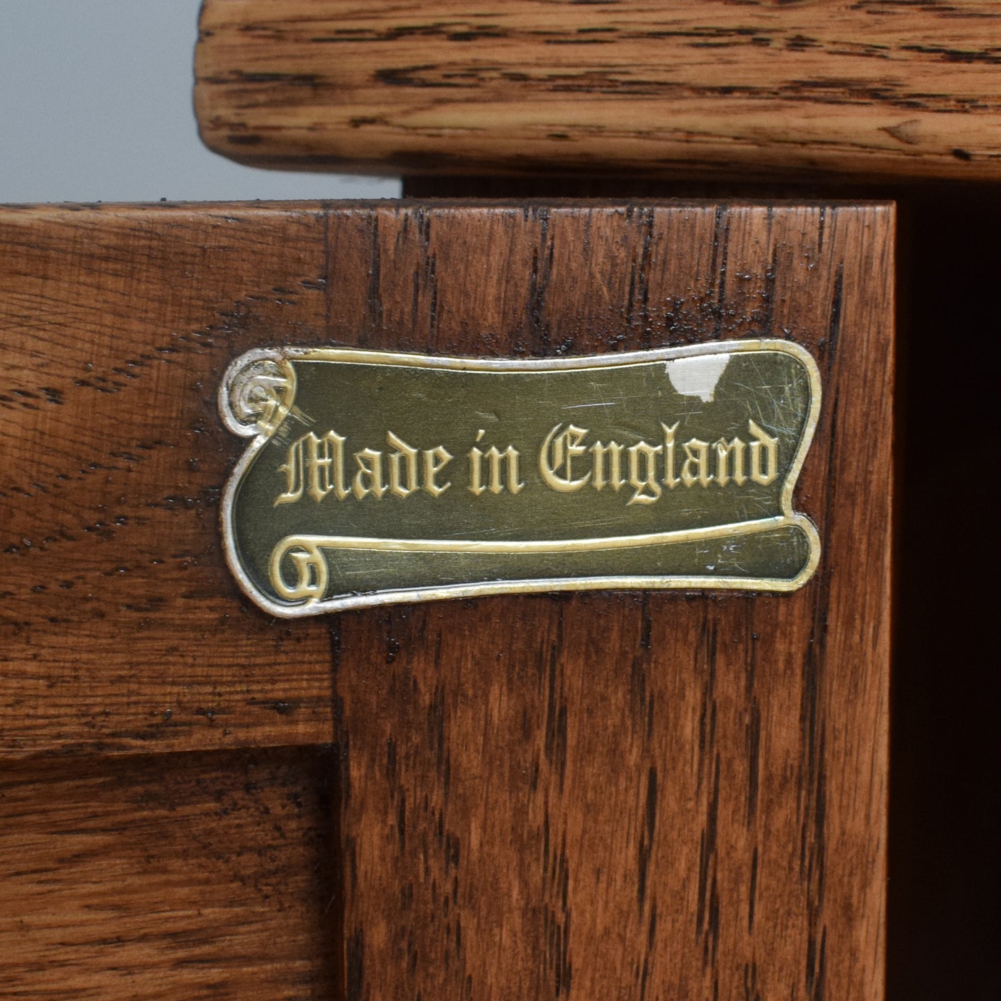 Old Charm Telephone Table