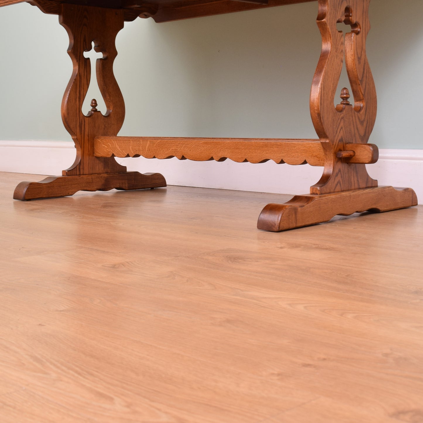 Old Charm Table and Chairs