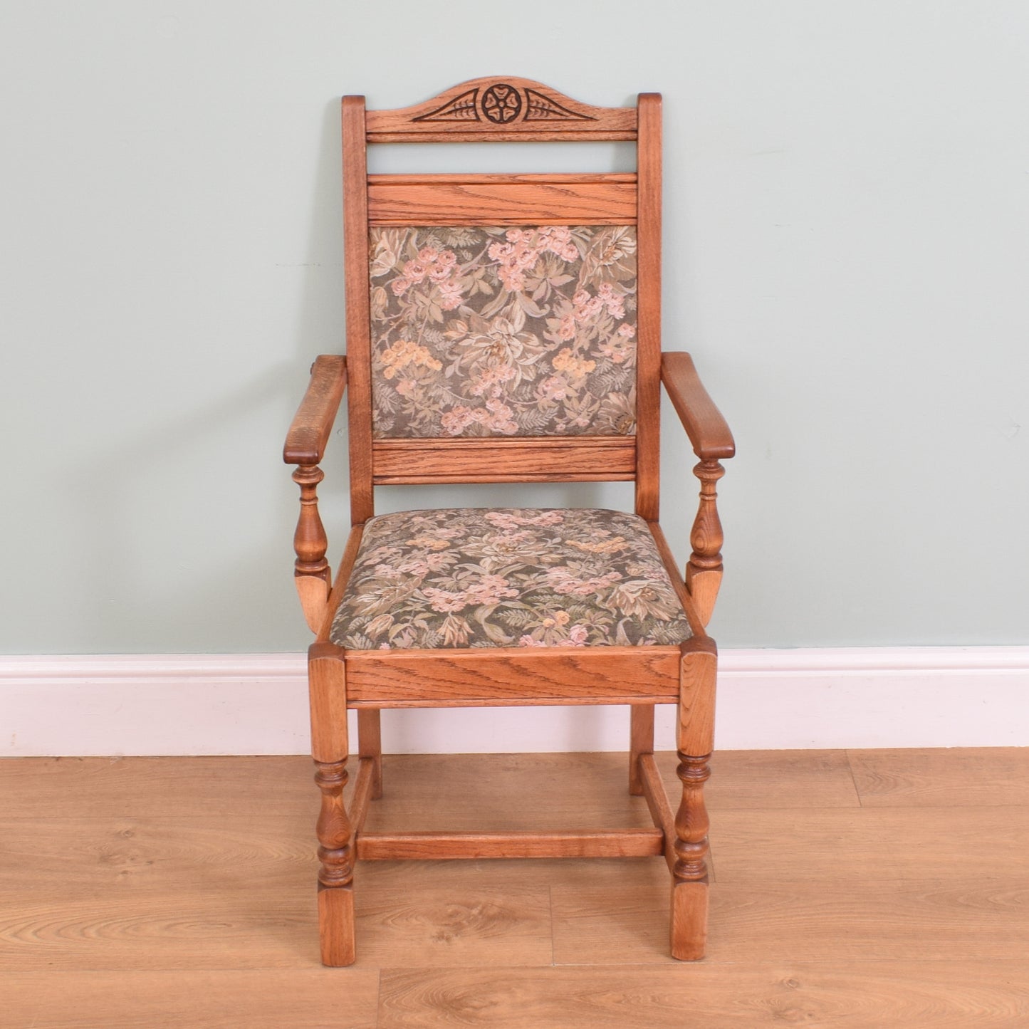 Old Charm Table and Chairs