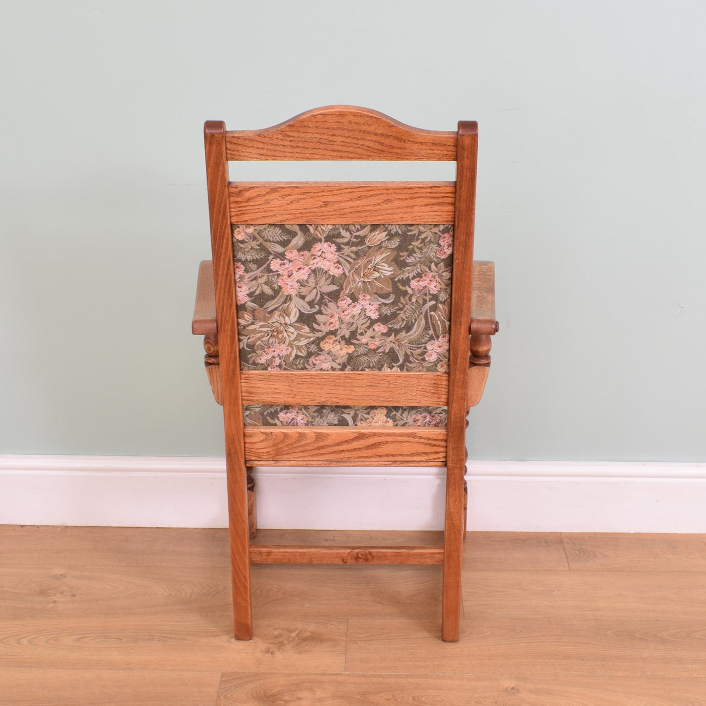 Old Charm Table and Chairs