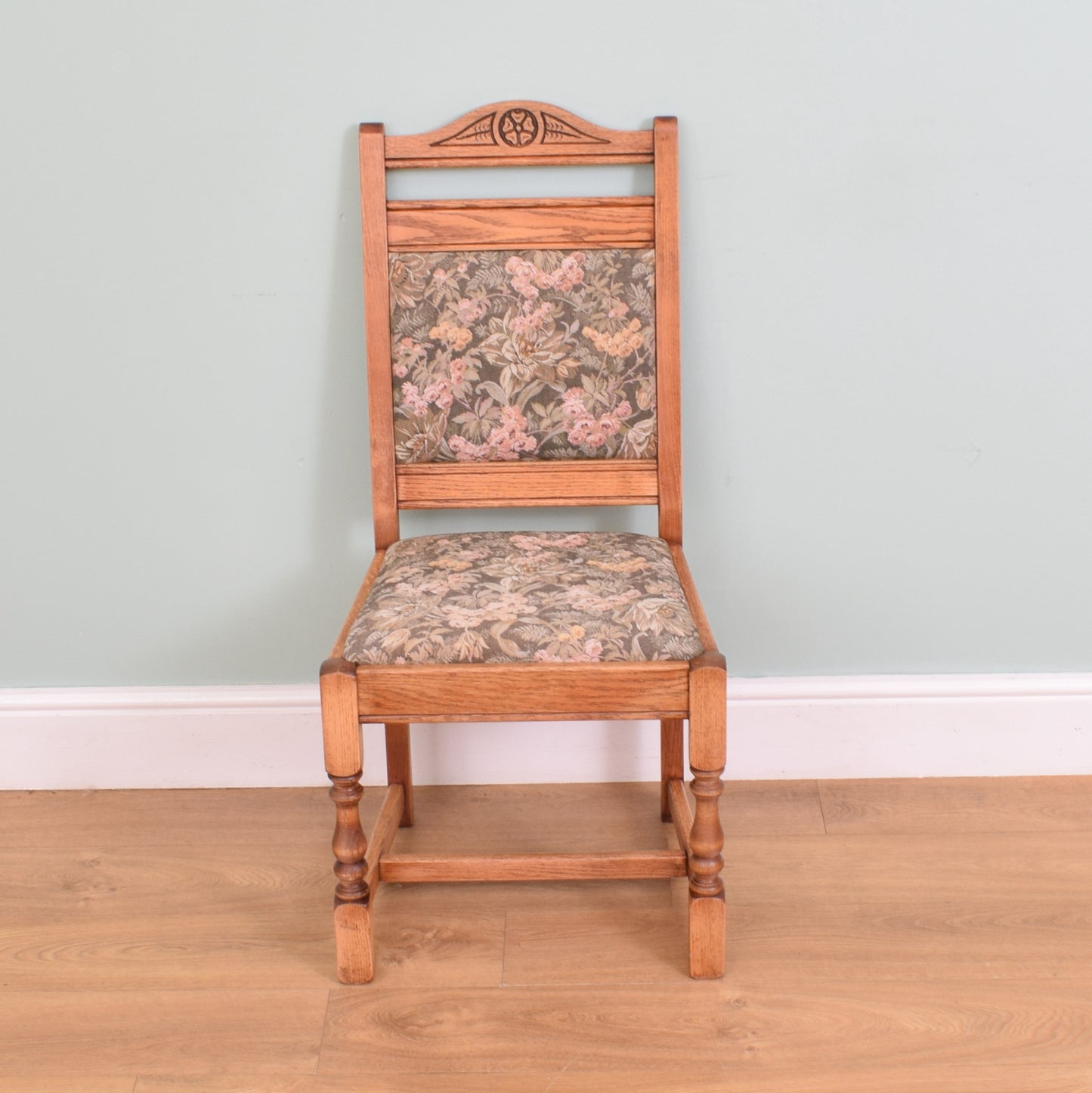 Old Charm Table and Chairs