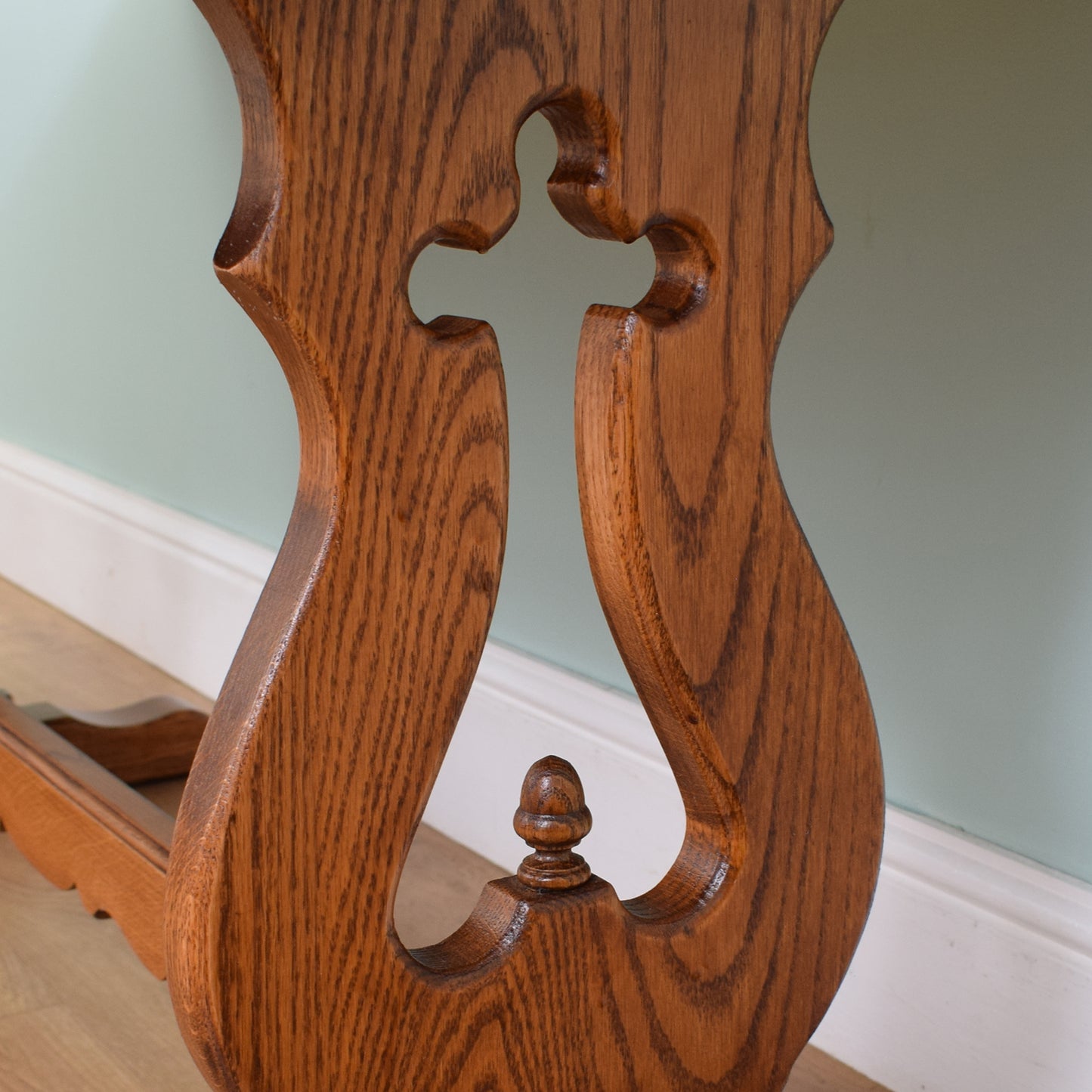 Old Charm Table and Chairs
