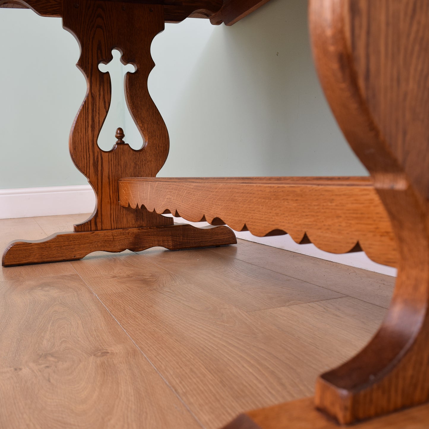 Old Charm Table and Chairs