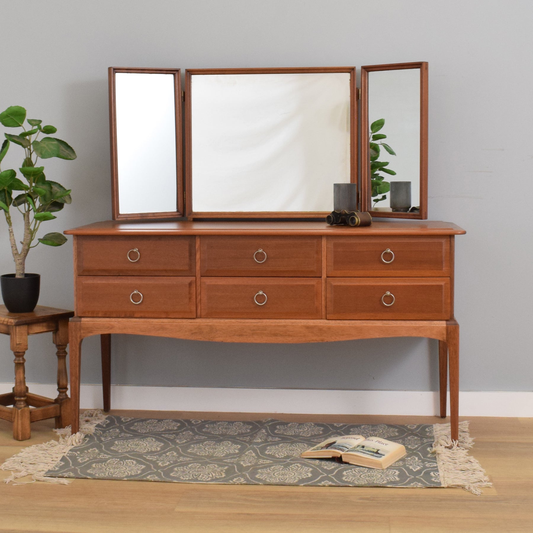 Why Mid-Century Furniture Still Shines