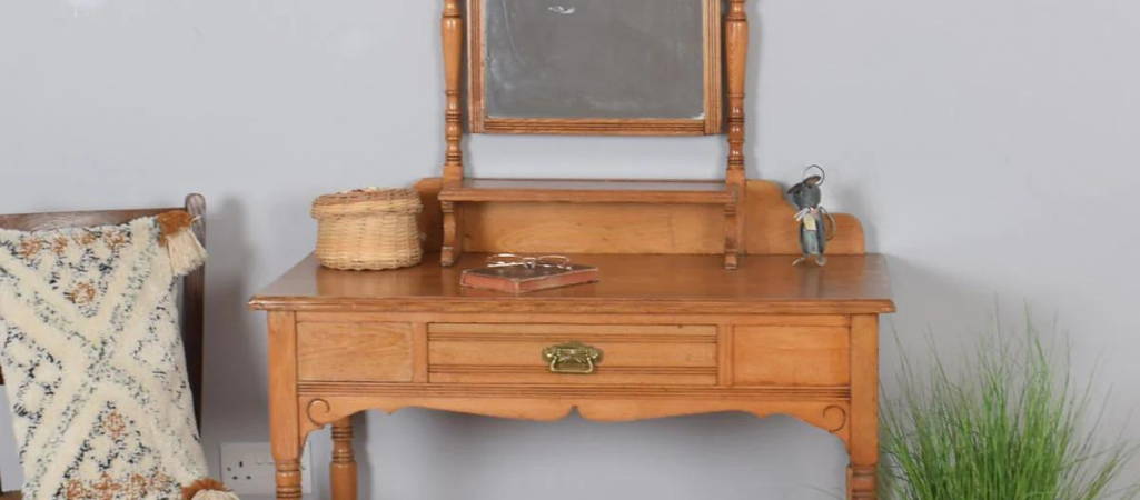 Why bring a restored dressing table into your bedroom design?