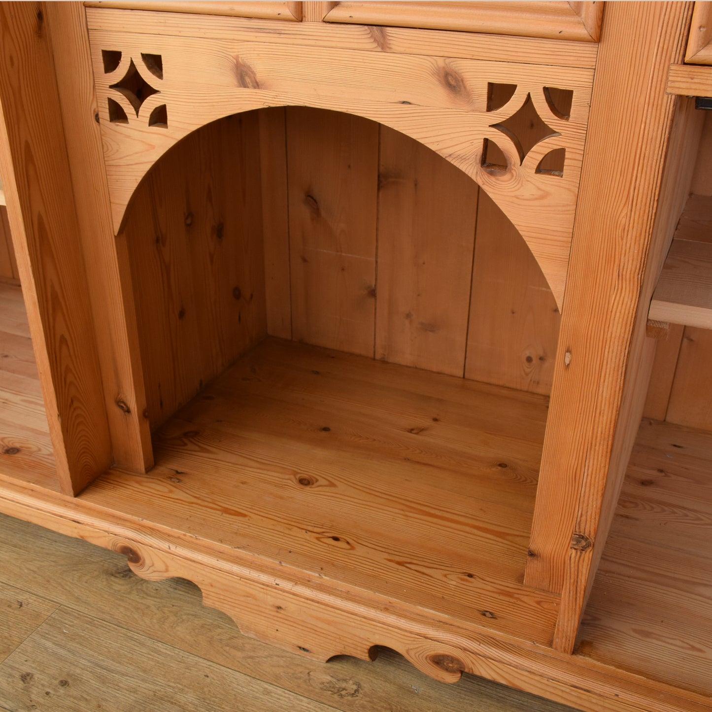 Large Pine Dresser