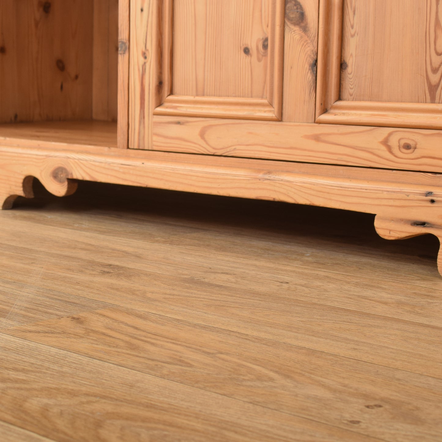 Large Pine Dresser