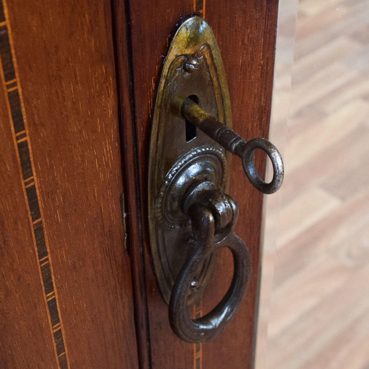 Mirrored Mahogany Hallrobe