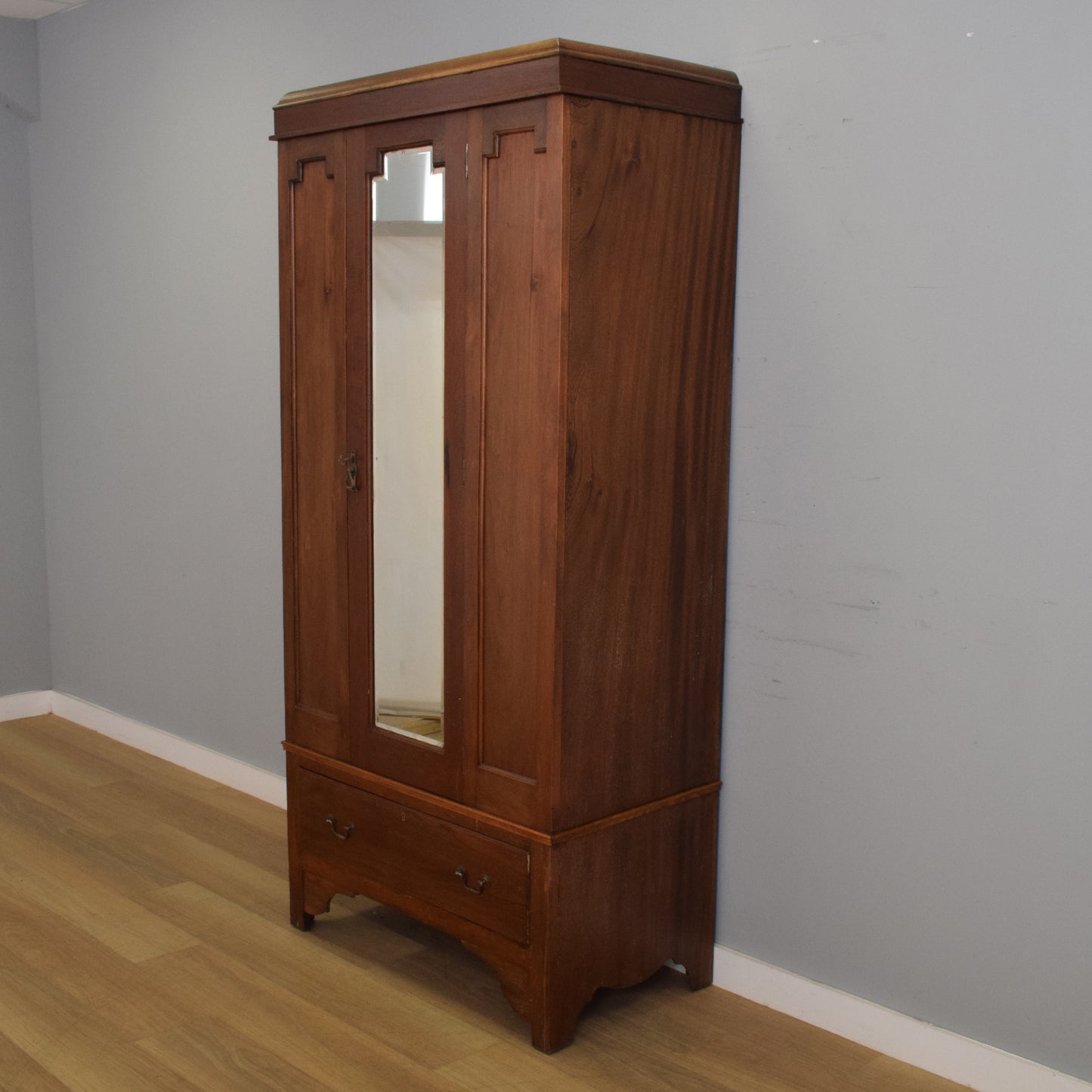 Mahogany Hallrobe