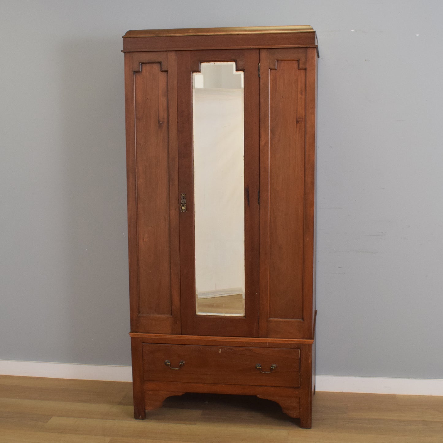 Mahogany Hallrobe