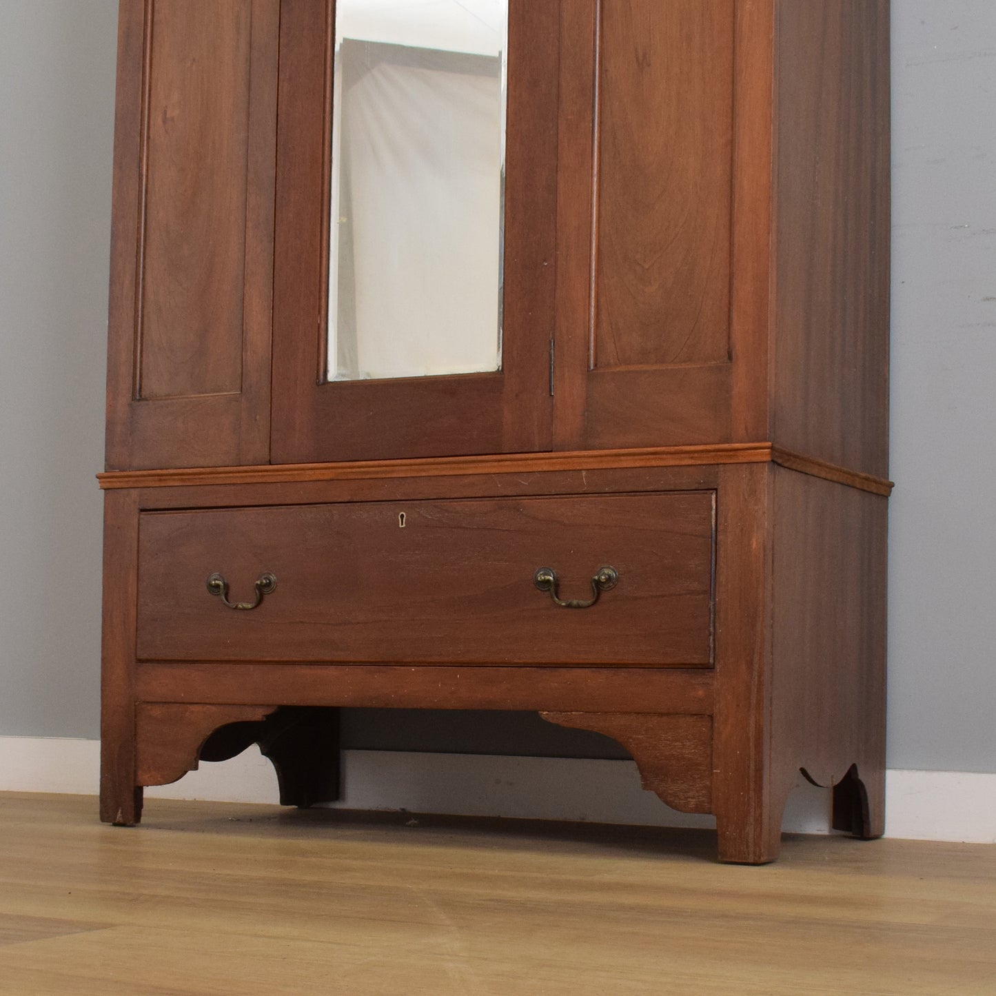 Mahogany Hallrobe