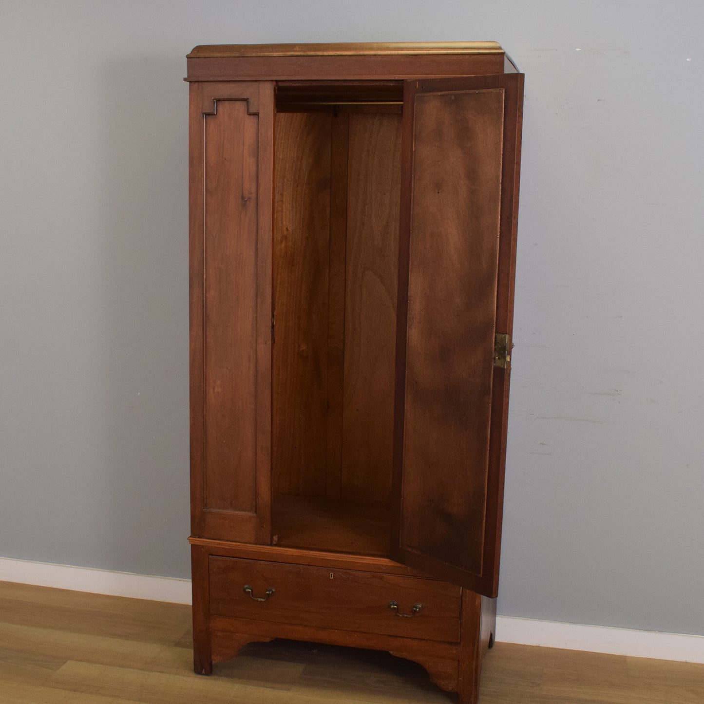 Mahogany Hallrobe