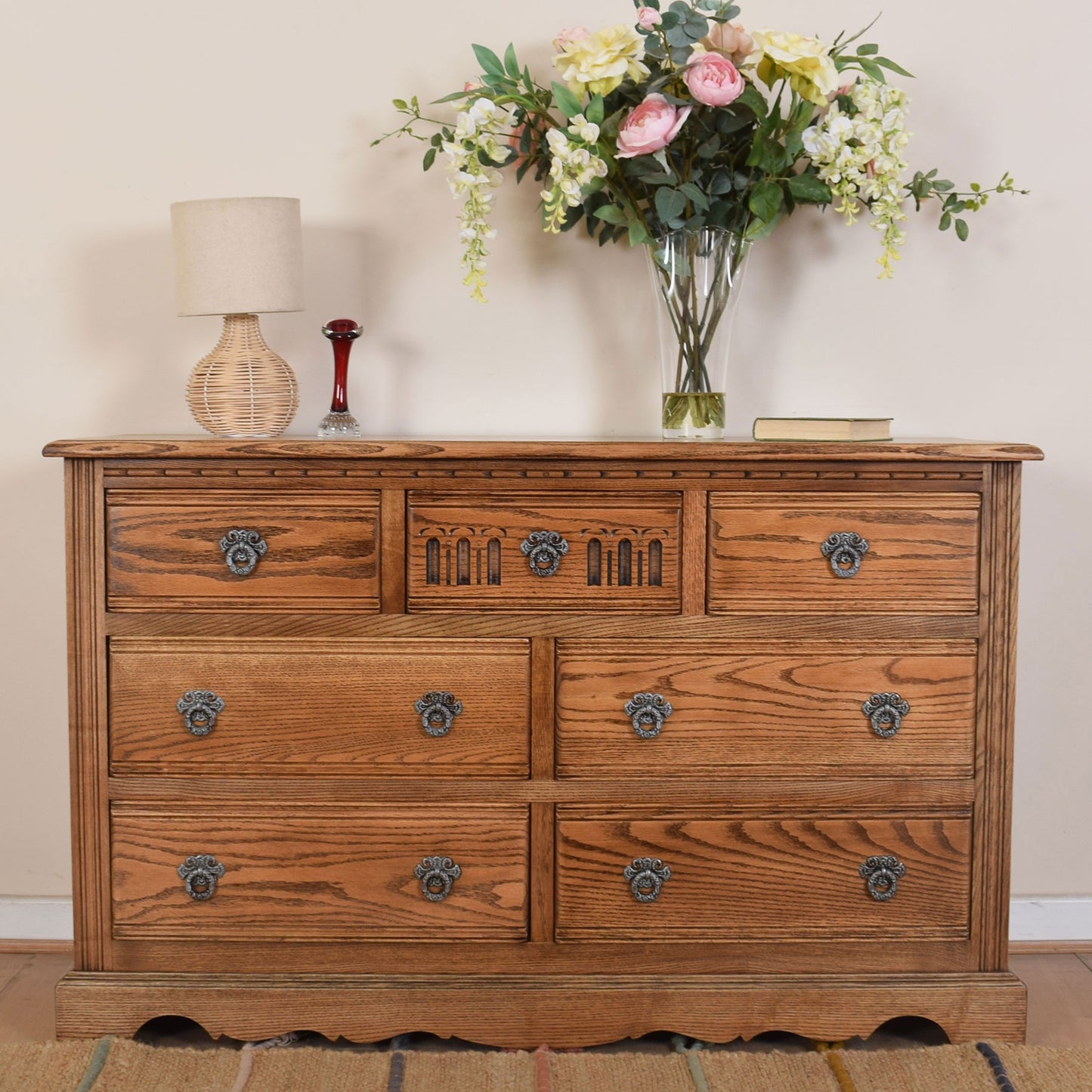 Old Charm Chest of Drawers