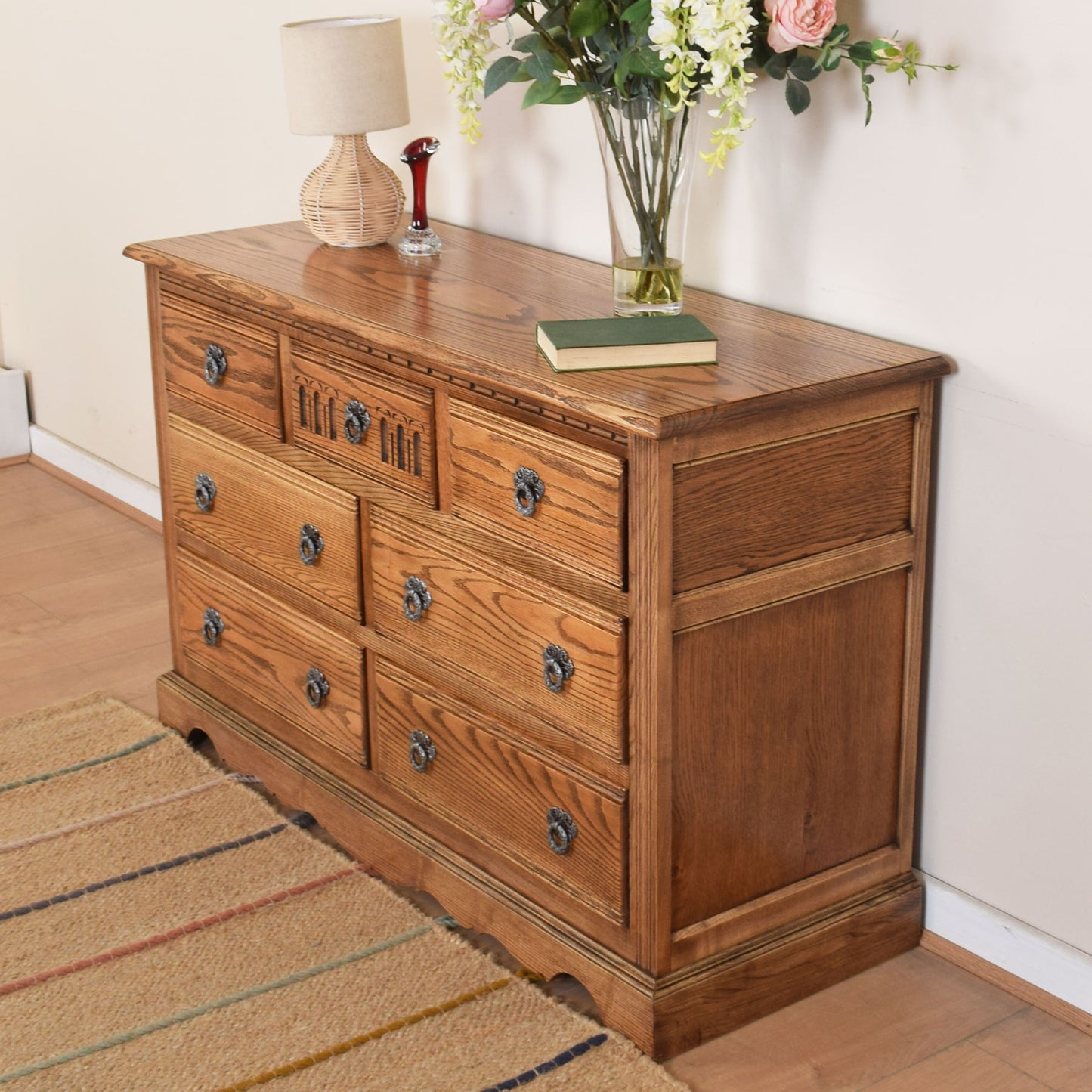 Old Charm Chest of Drawers
