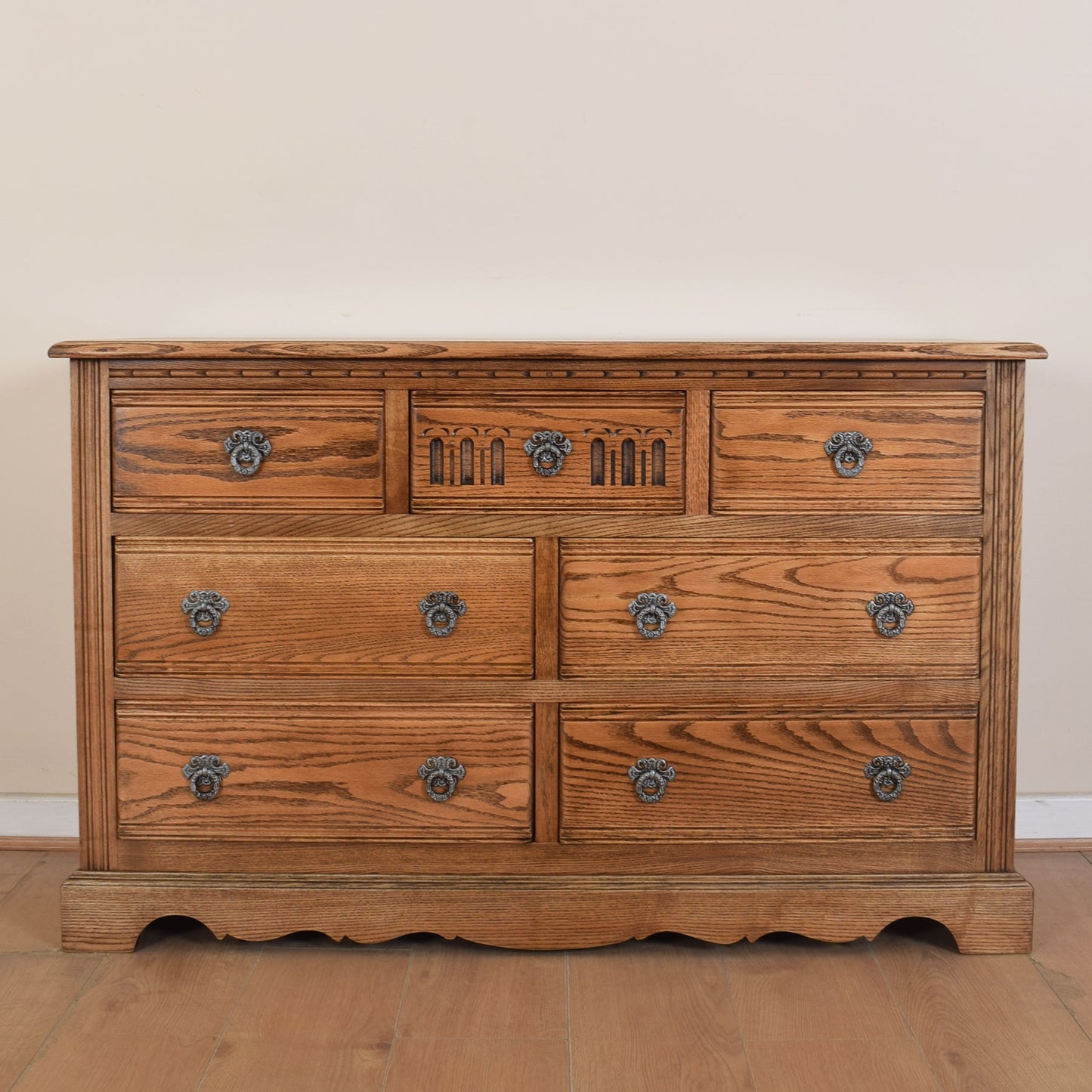 Old Charm Chest of Drawers