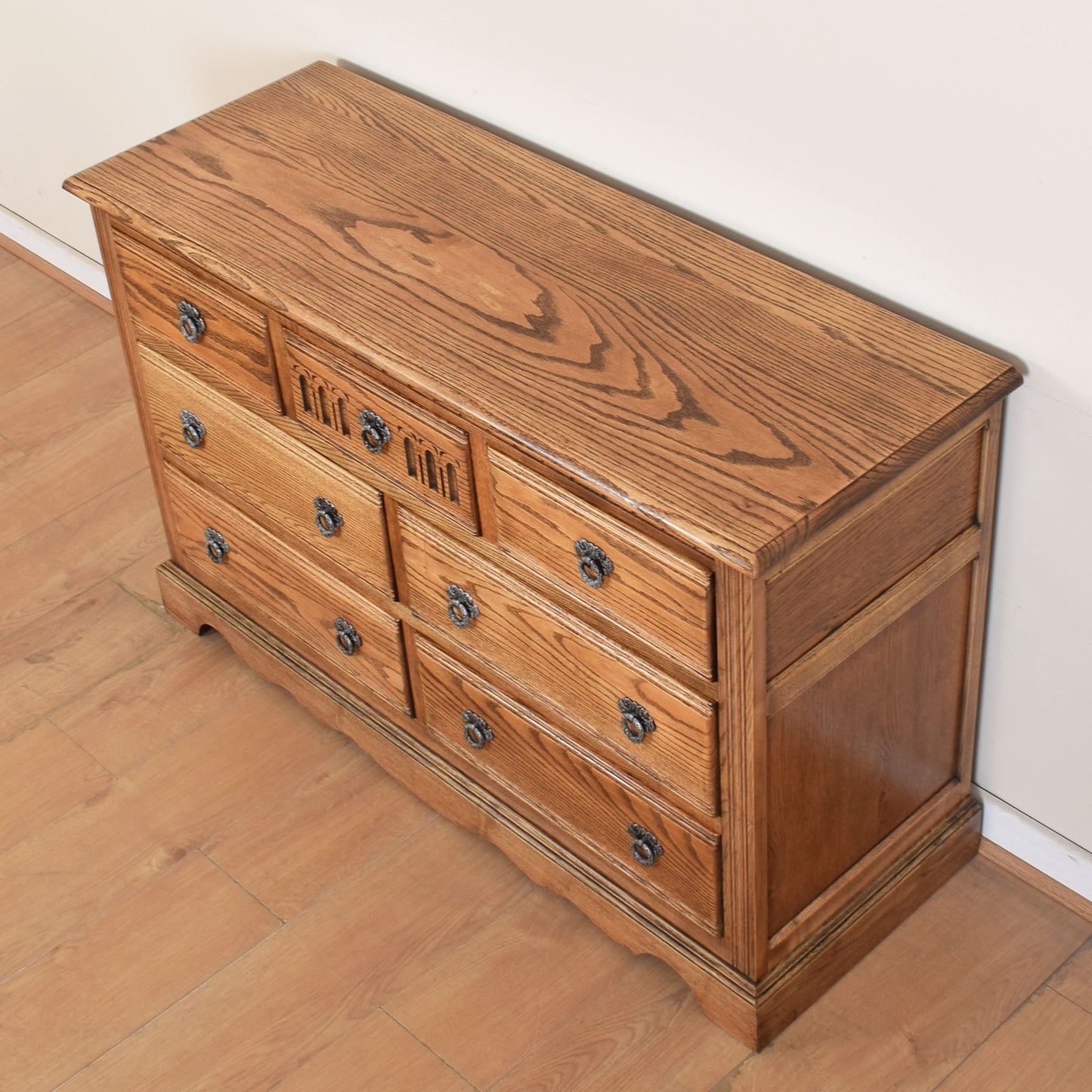 Old Charm Chest of Drawers