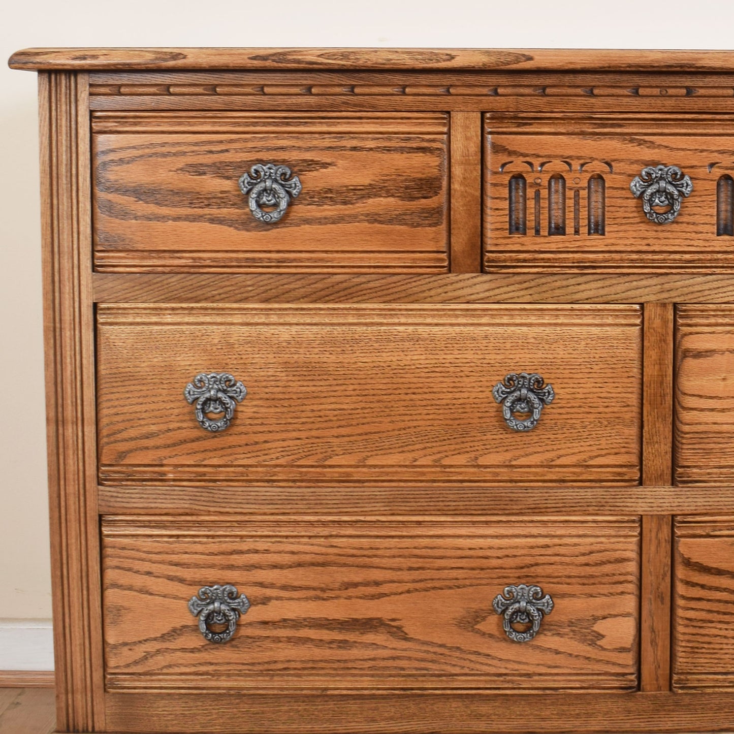 Old Charm Chest of Drawers