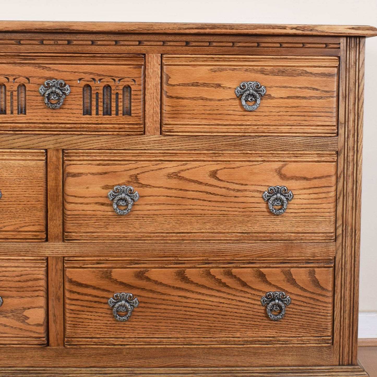 Old Charm Chest of Drawers