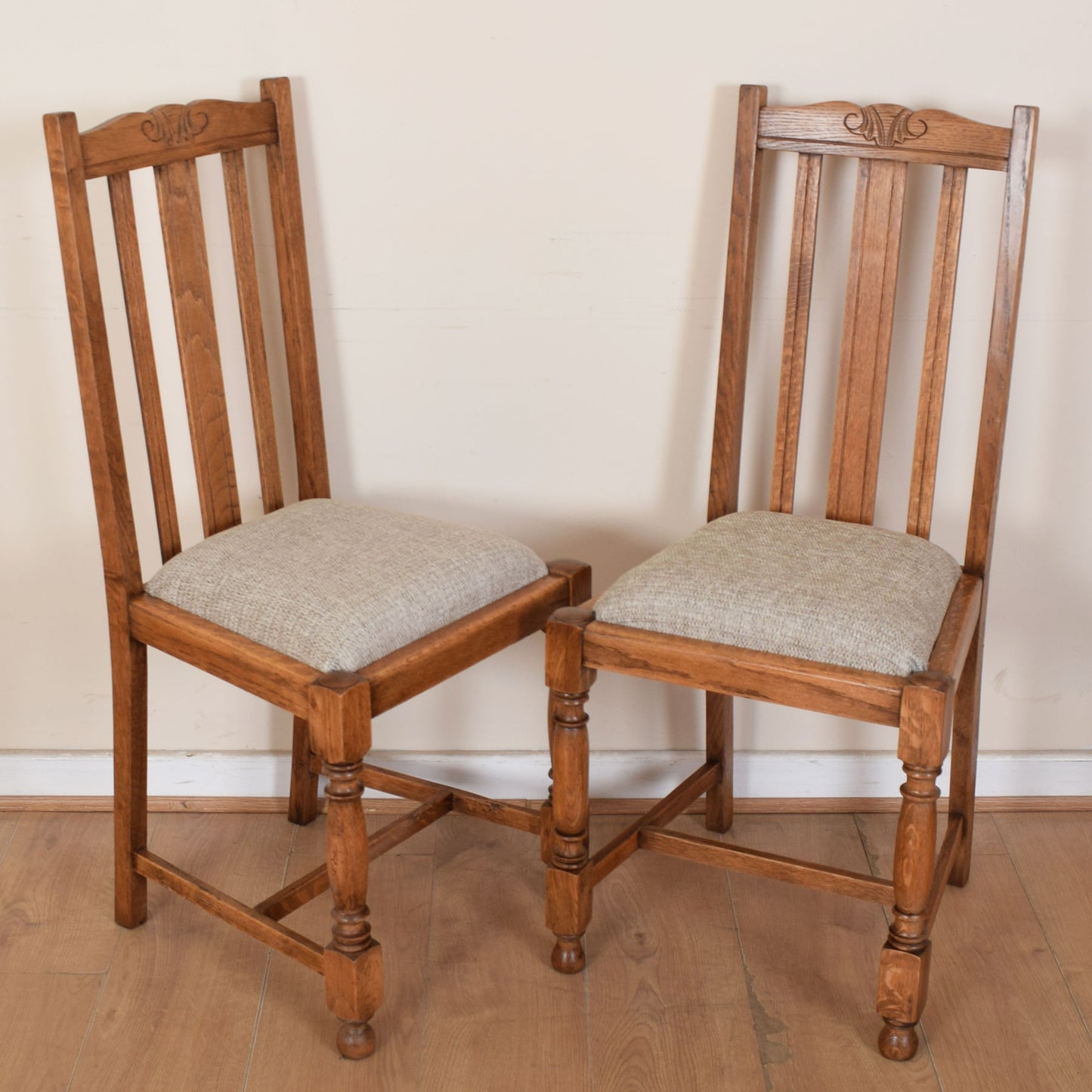 Oak Barley Twist Dining Table with Four Chairs